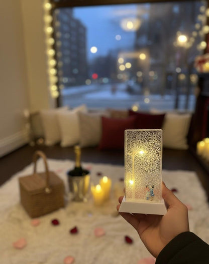 Sevgililer Tasarımlı Sokak Lambalı Kar Küresi